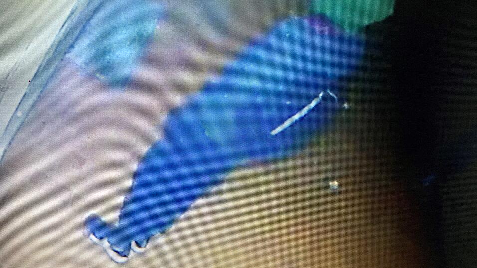 Eine Kamera hat den Unbekannten gefilmt. Eine Kamera hat den Unbekannten gefilmt.