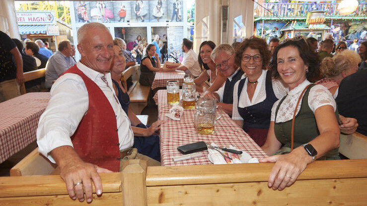 Die Partybilder vom Montag, 18. August, aus dem Festzelt Lechner. Die Partybilder vom Montag, 18. August, aus dem Festzelt Lechner.