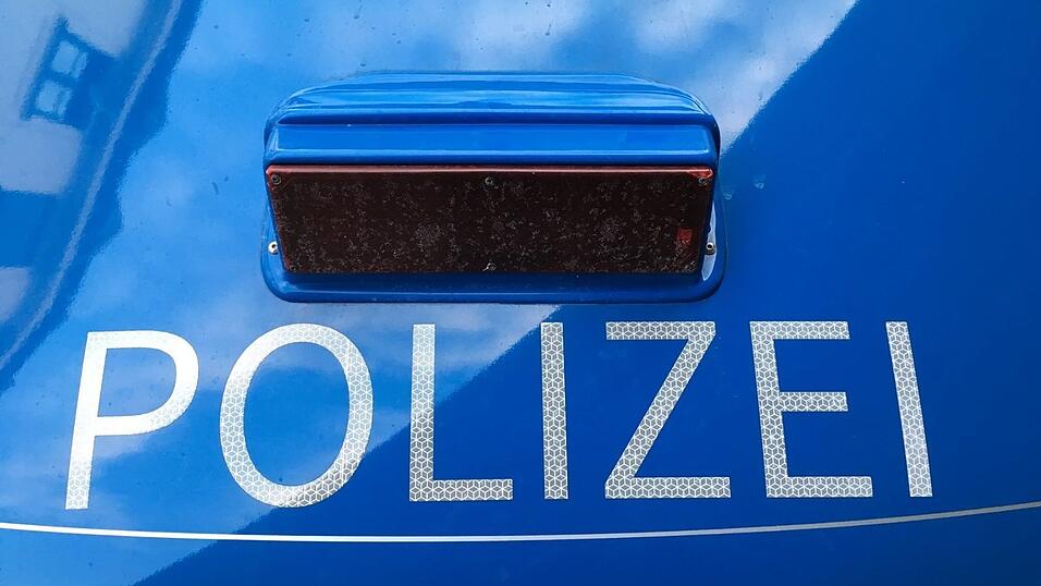 Kunden des Theresiencenters in Straubing alarmierten wegen drei junger M&auml;nner am Freitag die Polizei. (Symbolbild)