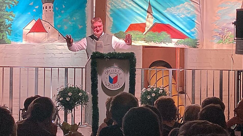 Hinter dem festlich geschm&uuml;ckten Rednerpult behandelte Marco Vogl die gro&szlig;en lokalpolitischen Themen der vergangenen drei Jahrzehnte.