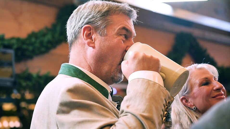 Na dann prost: Markus Söder hat zum Oktoberfest einen Wiesn-Hit eingesungen. (Archivbild)