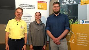 Andreas Weichselgartner (v. l.) vom Verbraucherserservice Bayern und die Klimaschutzmanager von Moosburg und Freising, Melanie Falkenstein und Thomas Schwab. Andreas Weichselgartner (v. l.) vom Verbraucherserservice Bayern und die Klimaschutzmanager von Moosburg und Freising, Melanie Falkenstein und Thomas Schwab.