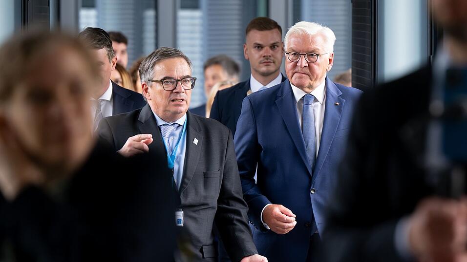 Als Laie könne man sich kaum vorstellen, was bodengebundene Weltraumforschung bedeute, so Steinmeier.