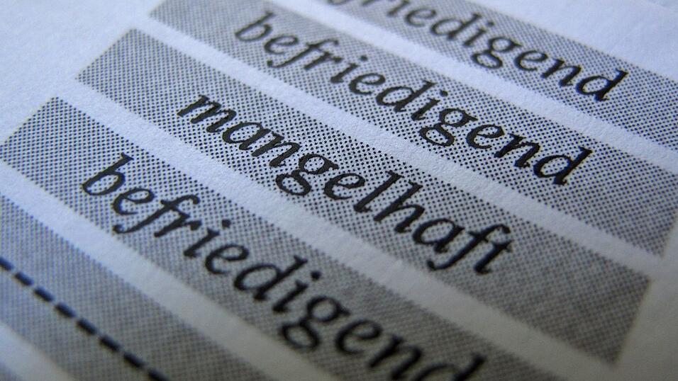 Mit einer F&uuml;nf im Zeugnis f&auml;llt der Heimweg vielen Kindern und Jugendlichen schwer. (Symbolbild)
