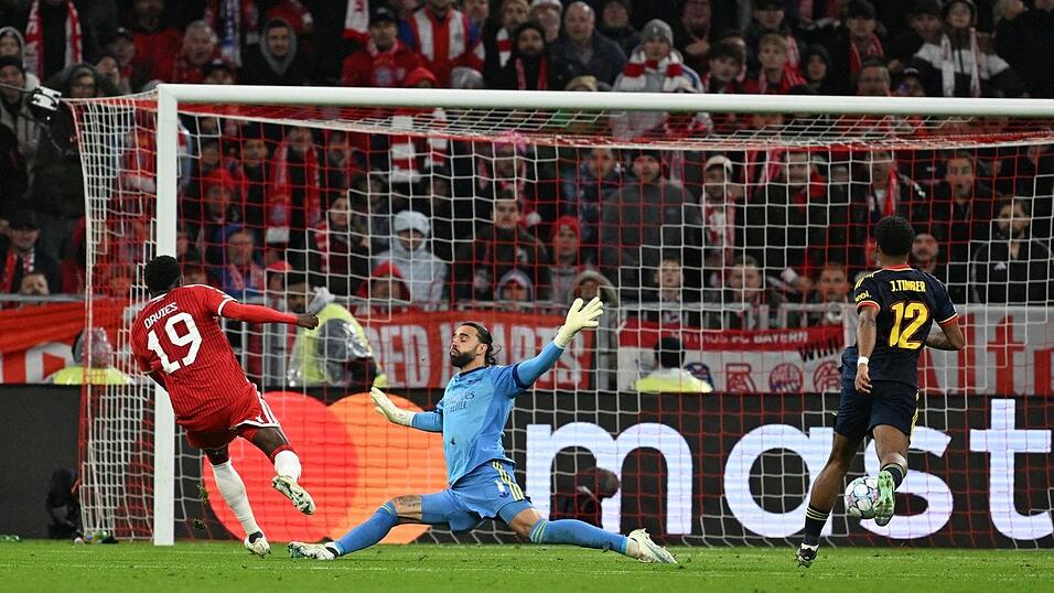 Alphonso Davies traf zum Bayern-Ausgleich - nach Kane-Pass. Alphonso Davies traf zum Bayern-Ausgleich - nach Kane-Pass.