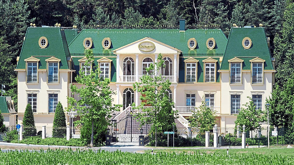 Das Privatschloss des früheren Ofenunternehmers Karl-Heinz Kago. Das Privatschloss des früheren Ofenunternehmers Karl-Heinz Kago.