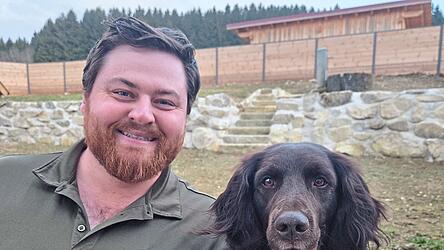 Sie sind ein Team: Michael Becker mit seiner H&uuml;ndin Freya.
