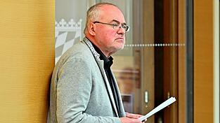 Der Landtagsabgeordnete und Zahnarzt Oskar Atzinger aus Passau diente lange Zeit als Sprecher der Normannia Winterberg zu Passau. Vor seinem Eintritt in die AfD war er für die Republikaner tätig. Der Landtagsabgeordnete und Zahnarzt Oskar Atzinger aus Passau diente lange Zeit als Sprecher der Normannia Winterberg zu Passau. Vor seinem Eintritt in die AfD war er für die Republikaner tätig.