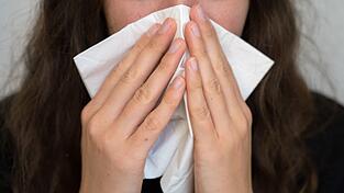 Krankheitsausfälle von Beschäftigten sorgen für viel Kritik. (Symbolbild) Krankheitsausfälle von Beschäftigten sorgen für viel Kritik. (Symbolbild)