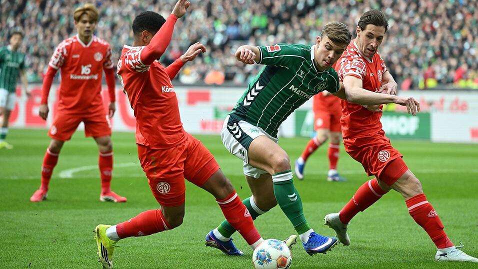 Keke Topp und Werder Bremen zeigten gegen Mainz eine ganz schwache Leistung. Keke Topp und Werder Bremen zeigten gegen Mainz eine ganz schwache Leistung.