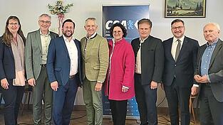 Max Straubinger, Matth&auml;us Strebl, Andrea Fitz, Werner Bumeder, Thomas Hieninger, Thomas Huber, Dr. Petra Loibl, Oliver Antretter, Valentin Walk und Erwin Huber (von links).
