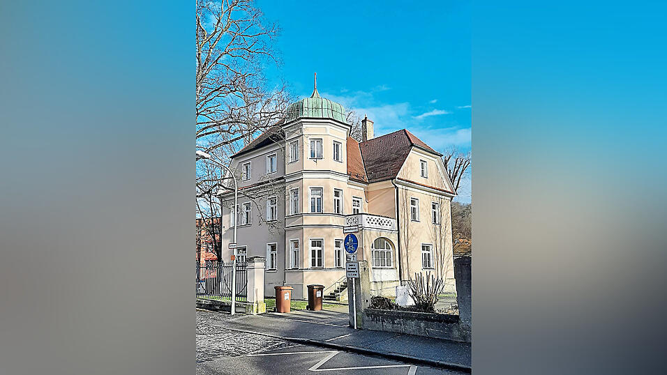 Die Villa an der Gest&uuml;tstra&szlig;e 5 geh&ouml;rt der Regierung von Niederbayern, die nach der Sanierung die R&auml;ume beansprucht.