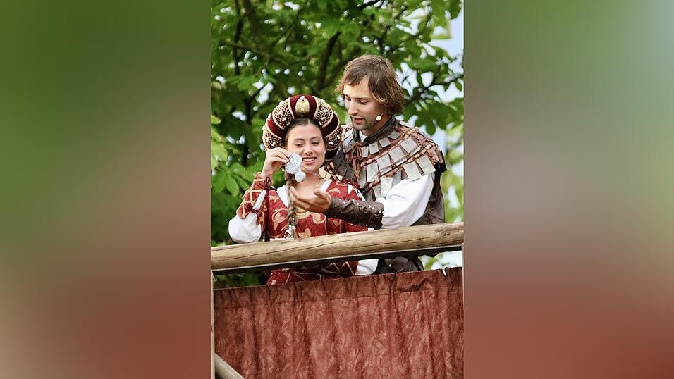 Eindr&uuml;cke von der Gruppe 'blau', die am Freitagabend die Drachenstich-Premiere gespielt hat.