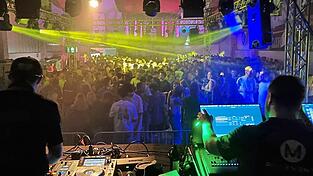 DJ Maxwell brachte bei der Hallendisco die Tanzfläche zum Beben.