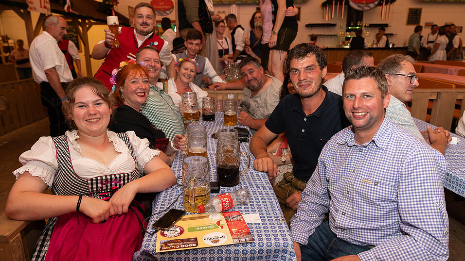 Die Partybilder vom Donnerstag, 17. August 2023, aus dem Festzelt Greindl. Die Partybilder vom Donnerstag, 17. August 2023, aus dem Festzelt Greindl.