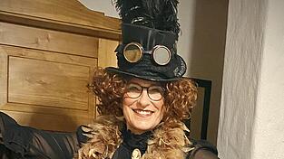 Ganz im Zeichen von Steampunk stand Angelika Rinkls Kostüm im letzten Jahr. Ganz im Zeichen von Steampunk stand Angelika Rinkls Kostüm im letzten Jahr.
