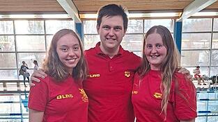 Sie waren die flei&szlig;igsten Schwimmer: Julia Stoiber (links), Alexander Engert, Maria Reichl