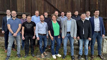 Mit Bürgermeister-Kandidat Gerhard Mühlbauer gehen die Arracher Freien Wähler wiederholt einstimmig in den Wahlkampf.