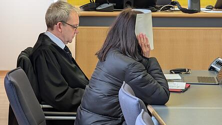 Die Mandantin von Anwalt Maximilian Keser &auml;u&szlig;erte sich nicht zum Prozessauftakt. Ihr droht die Unterbringung in der Psychiatrie.