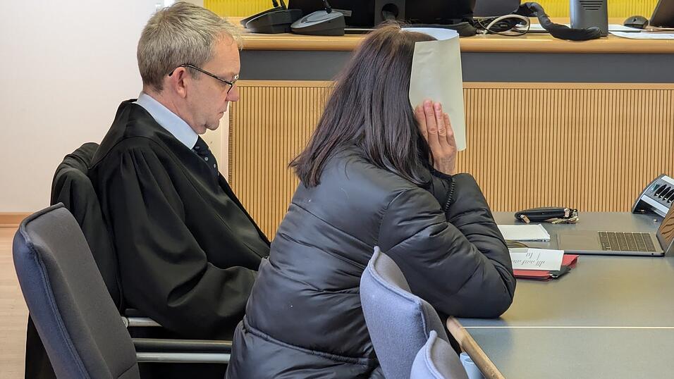 Die Mandantin von Anwalt Maximilian Keser &auml;u&szlig;erte sich nicht zum Prozessauftakt. Ihr droht die Unterbringung in der Psychiatrie.