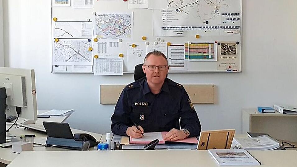 Polizeioberrat Markus V&ouml;lkl am neuen Arbeitsplatz bei der VPI Deggendorf.