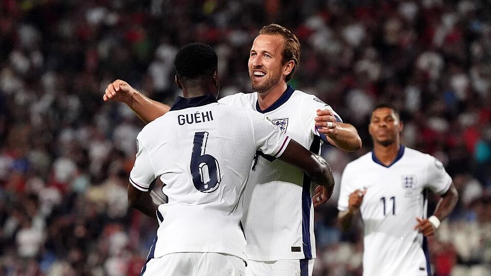 England-Nationalspieler Marc Guehi und Harry Kane: Spielen die beiden bald auch bei den Bayern zusammen? England-Nationalspieler Marc Guehi und Harry Kane: Spielen die beiden bald auch bei den Bayern zusammen?