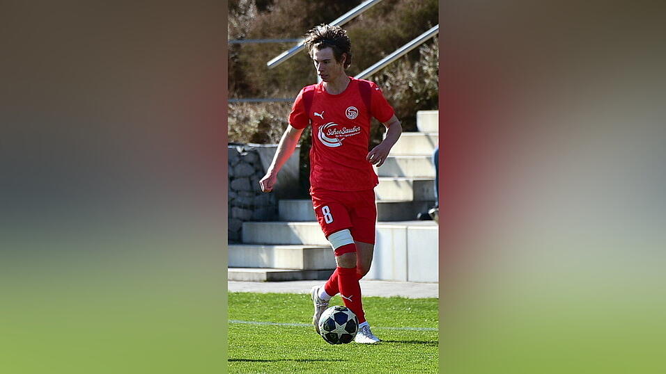 Nach dem Platzverweis gegen Moritz Rem stand die SpVgg Plattling im Heimspiel gegen Vizemeister TV Schierling auf verlorenem Posten und unterlag mit 0:3.