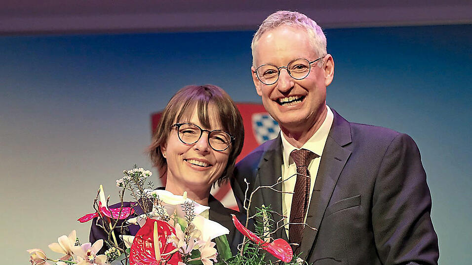 OB Markus Pannermayr ist mit 64,4 Prozent zum dritten Mal wiedergew&auml;hlt worden, dar&uuml;ber freut er sich mit Ehefrau Carola.