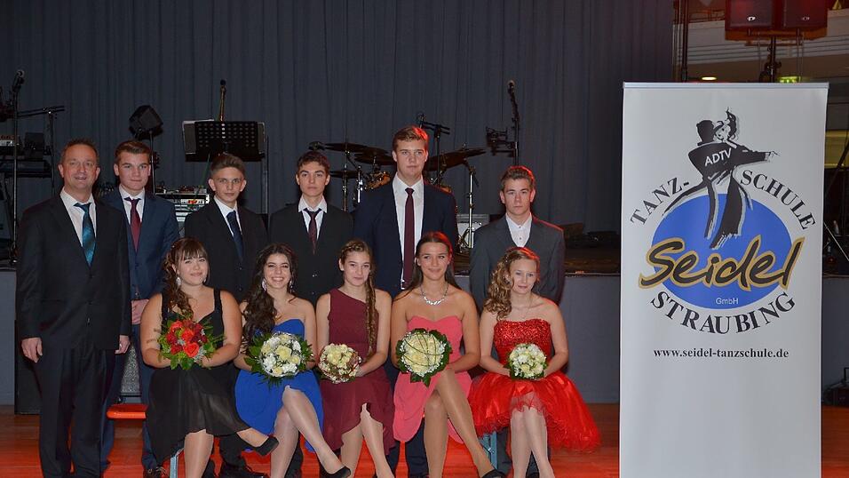 Die Bilder vom Abschlussball der Tanzschule Seidel in der Fraunhofer-Halle am 28. November. Die Bilder vom Abschlussball der Tanzschule Seidel in der Fraunhofer-Halle am 28. November.