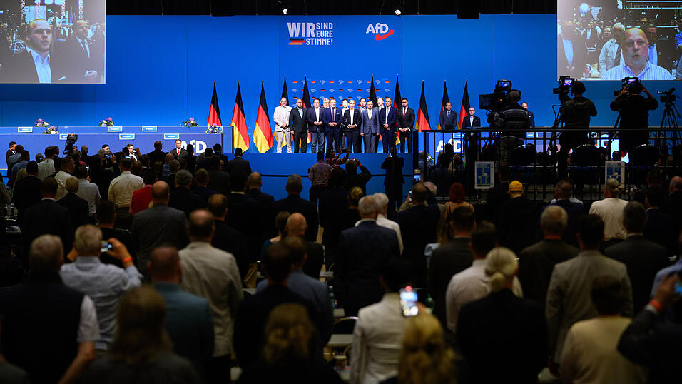 Bei einem AfD-Parteitag hat der AfD-Abgeordnete Ralf Stadler einen verbotenen NPD-Slogan umgewandelt. Das hat der Grünen-Abgeordnete Toni Schuberl als Anlass gesehen, um Anzeige zu erstatten. (Symbolbild)