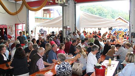 Zahlreiche Besucher genossen den Tag beim Dorffest der Oberaichbacher Feuerwehr.