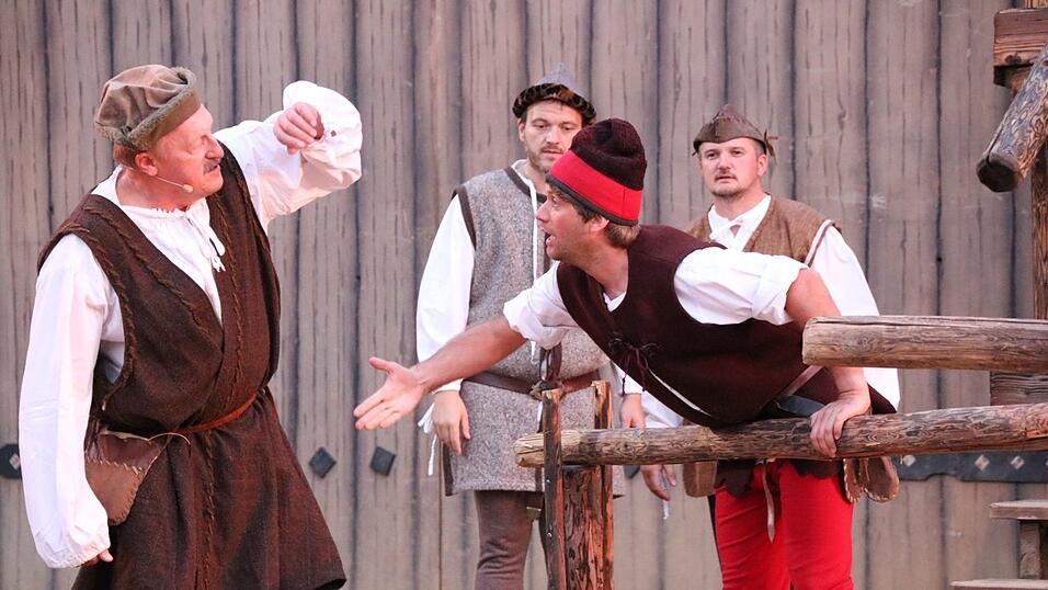 Bilder der Gruppe 'Gr&uuml;n' des Drachenstich-Festspiels.