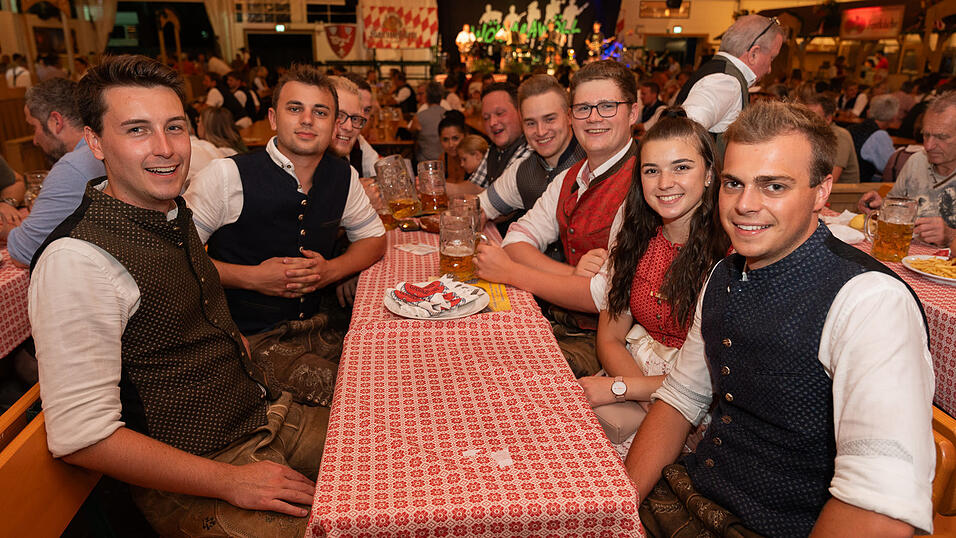 Die Partybilder vom Freitag, 18. August 2023, aus dem Festzelt Greindl. Die Partybilder vom Freitag, 18. August 2023, aus dem Festzelt Greindl.