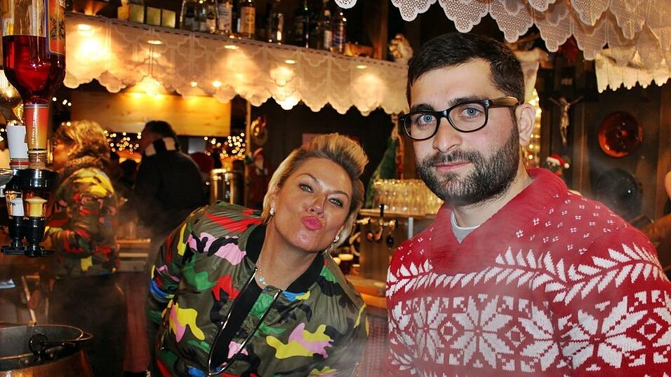 Der Christkindlmarkt und die Weihnachtspyramide geh&ouml;ren in der Adventszeit zu den beliebtesten Treffpunkten in Landshut.