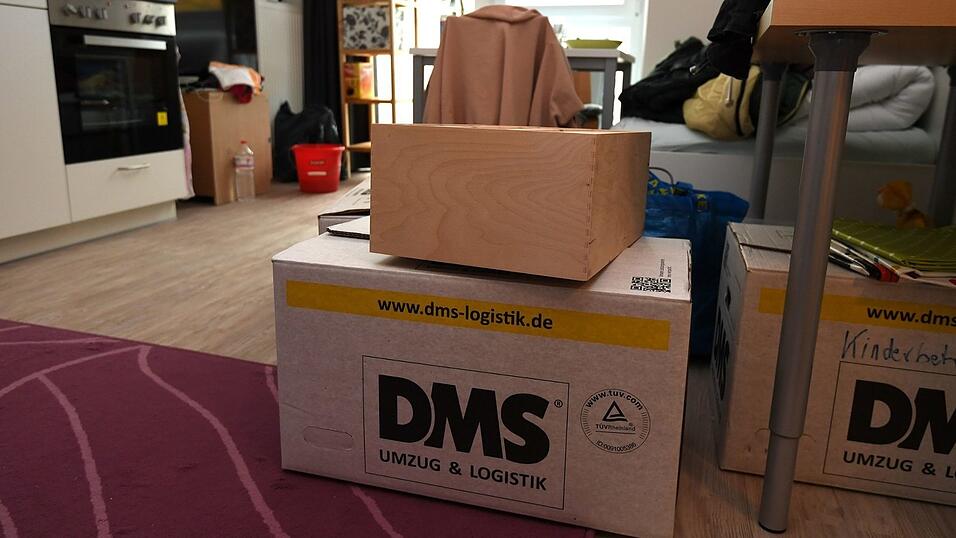Umzugskartons in einer Wohnung: Während der Corona-Krise und den Ausgangsbeschränkungen ist ein Umzug eine Herausforderung (Symbolbild). Umzugskartons in einer Wohnung: Während der Corona-Krise und den Ausgangsbeschränkungen ist ein Umzug eine Herausforderung (Symbolbild).