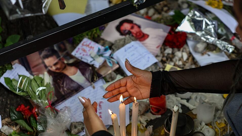 Fans trauern vor dem Hotel in Buenos Aires. (Archivbild)