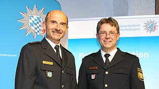 Michael Krickl (links) übernimmt die Inspektionsleitung. Polizeipräsident Roland Kerscher hieß ihn am Donnerstag offiziell willkommen. Michael Krickl (links) übernimmt die Inspektionsleitung. Polizeipräsident Roland Kerscher hieß ihn am Donnerstag offiziell willkommen.