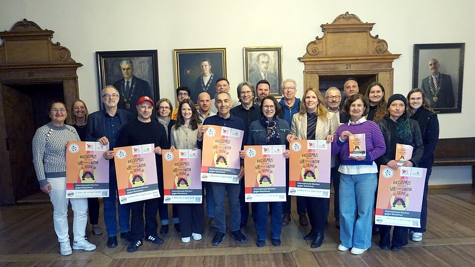 Oberb&uuml;rgermeisterin Gertrud Maltz-Schwarzfischer, der Integrationsbeirat und weitere Beteiligte stellten das Programm vor.