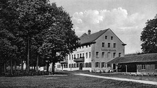 Gerne pilgerten die Landshuter in die Liebenau zur Klötzlmühle, wo sich seit 1851 ein Gasthaus mit Biergarten befand.