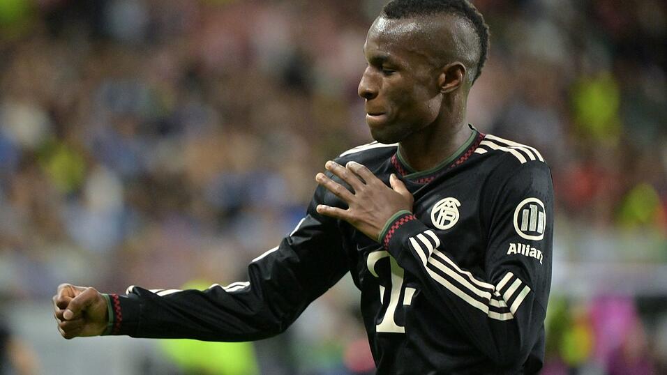 Nicolas Jackson jubelt nach seinem ersten Tor für Bayern.