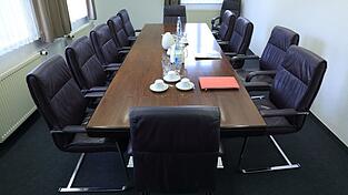 Die Vergütungen normaler Aufsichtsräte sind 2024 laut einer Studie der DSW im Schnitt um 3,0 Prozent gestiegen. (Symbolbild) Die Vergütungen normaler Aufsichtsräte sind 2024 laut einer Studie der DSW im Schnitt um 3,0 Prozent gestiegen. (Symbolbild)