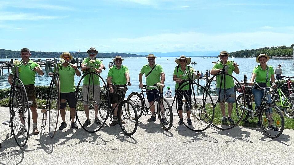 Die Mitglieder der „Wanderlust“ hatten ihre historischen Räder parat.