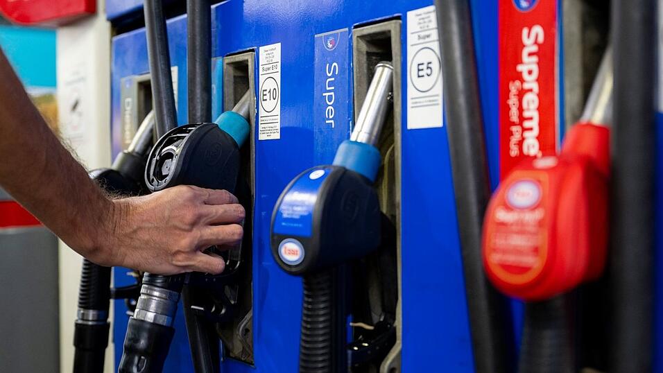 Die Unionsfraktion im Bundestag will ein drittes Entlastungspaket f&uuml;r Autofahrer. (Archivbild)