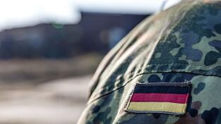Die Bundeswehr will Bescheid wissen, wo sich m&ouml;gliche Wehrdienstleistende aufhalten. (Symbolbild)