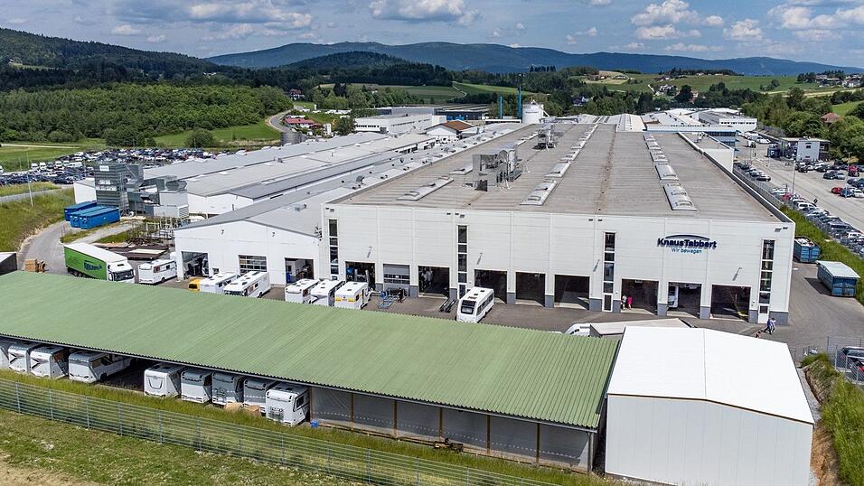 Knaus Tabbert musste vergangenes Jahr für 2 Monate die Produktion pausieren, das macht sich in den Zahlen bemerkbar. (Archivbild) Knaus Tabbert musste vergangenes Jahr für 2 Monate die Produktion pausieren, das macht sich in den Zahlen bemerkbar. (Archivbild)