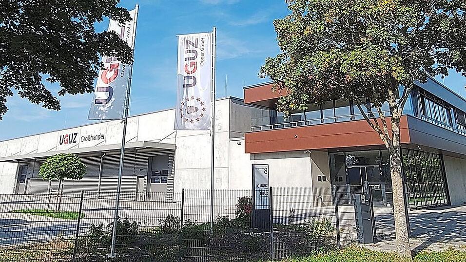 Seit 2020 hat sich Uguz D&ouml;ner in einer neu gebauten Firmenzentrale an der R&ouml;ntgenstra&szlig;e in Landau angesiedelt. Dort ist sowohl die Produktion als auch der Gro&szlig;handel untergebracht.