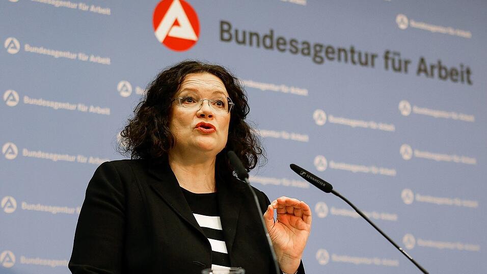 BA-Chefin Nahles hält es angesichts des Fachkräftemangels für eine falsche Entwicklung, wenn Unternehmen an den Ausbildungsplätzen sparen. (Archivbild)