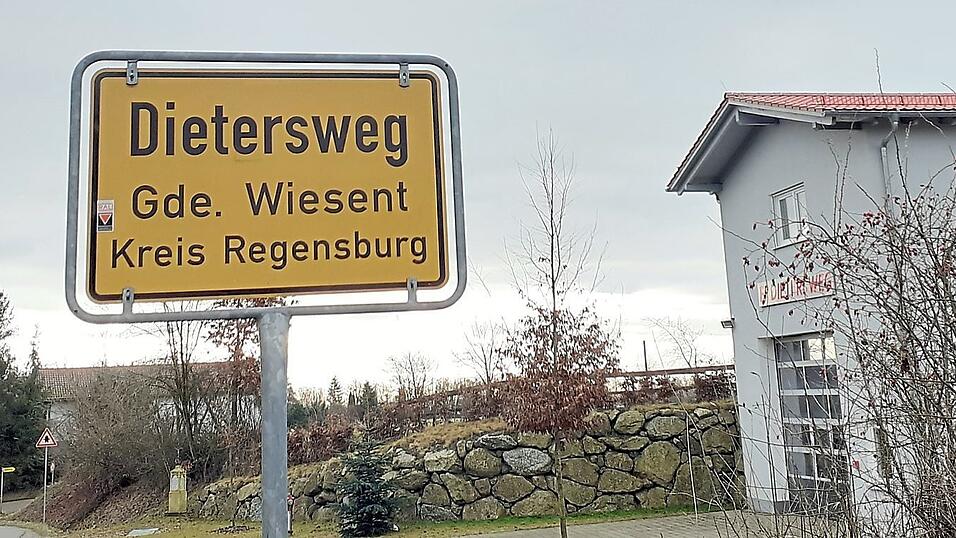 In Dietersweg beschäftigt die Verlegung der Bushaltestelle und die Baulandpolitik die Gemeinde. In Dietersweg beschäftigt die Verlegung der Bushaltestelle und die Baulandpolitik die Gemeinde.
