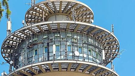 Die dreigeschossige Kanzel des Fernsehturms bei Weiden war in ihrer Bauart im Jahr 1966 einmalig. Sie wurde im Jahr 1966 aus acht Schalungselementen gebaut. Die dreigeschossige Kanzel des Fernsehturms bei Weiden war in ihrer Bauart im Jahr 1966 einmalig. Sie wurde im Jahr 1966 aus acht Schalungselementen gebaut.