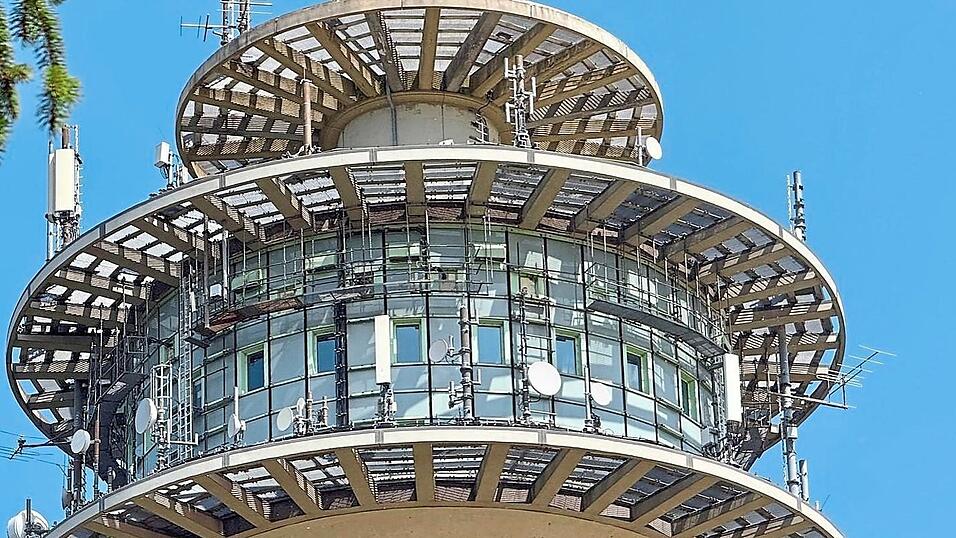 Die dreigeschossige Kanzel des Fernsehturms bei Weiden war in ihrer Bauart im Jahr 1966 einmalig. Sie wurde im Jahr 1966 aus acht Schalungselementen gebaut. Die dreigeschossige Kanzel des Fernsehturms bei Weiden war in ihrer Bauart im Jahr 1966 einmalig. Sie wurde im Jahr 1966 aus acht Schalungselementen gebaut.